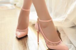 细高跟凉拖鞋时尚搭配技巧 这么搭怎么看都是美的