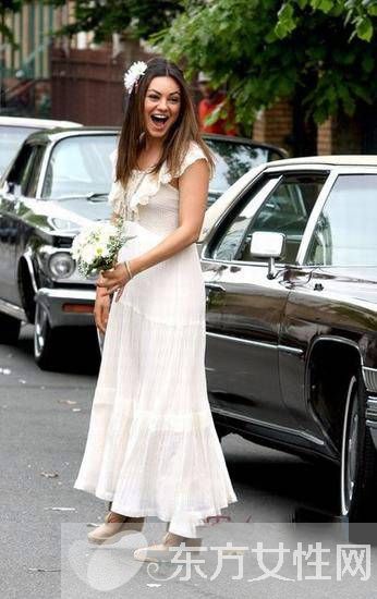 草编凉鞋怎么搭配好看 4款时尚搭看着就舒服的很