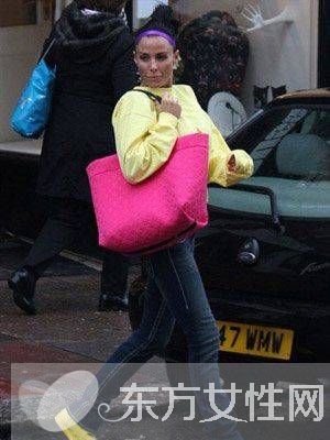 女星教你如何搭配lv手包 让你尽显奢华大牌感