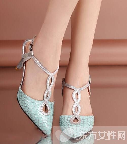 2016最受欢迎时尚高跟凉鞋 看了都忍不住想穿上它