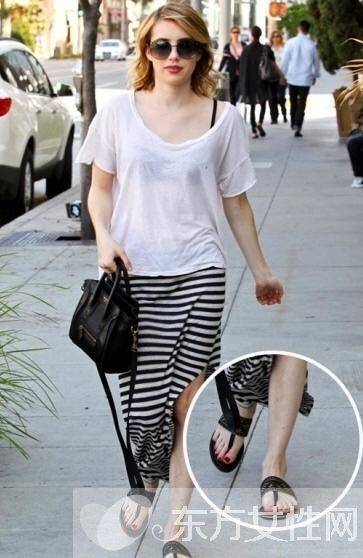 好莱坞女星也爱它 平底凉鞋搭上长裙真是美极了