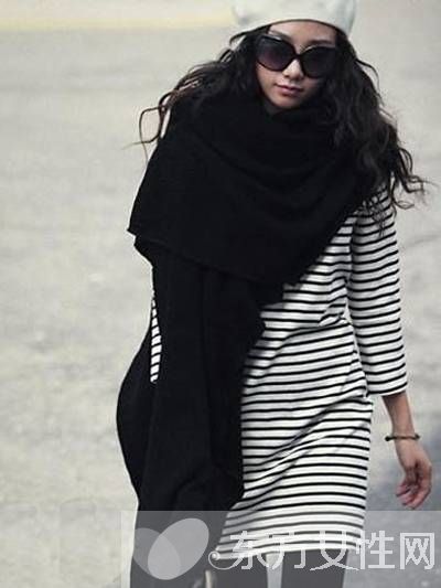 教你早春另类时尚披肩搭配 围巾也可变披肩