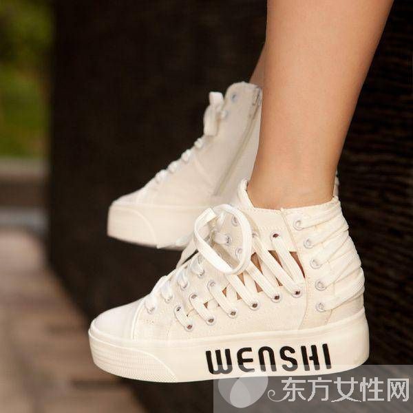 女生帆布鞋搭配经 一双帆布鞋穿出各种范