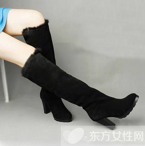 平跟高筒靴与坡跟高筒靴搭配 凸显你的优雅腿部曲线