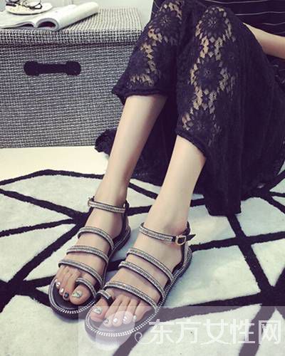2016新款凉鞋推荐 百搭简约质感十足