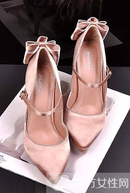 优雅细高跟单鞋推荐 简约大方的不二之选