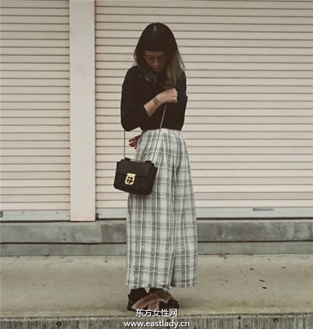 毛毛鞋也可这么时尚 这样穿回头率百分百