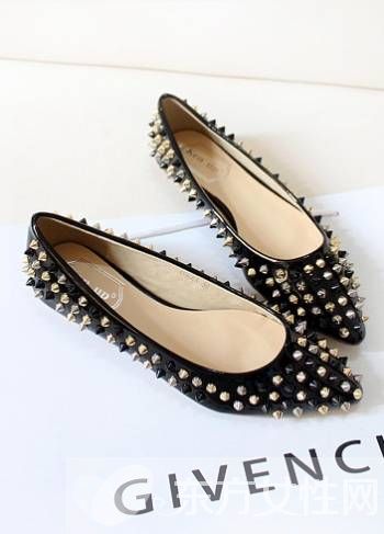 今年春夏季最流行的鞋 尖头平底单鞋最新潮