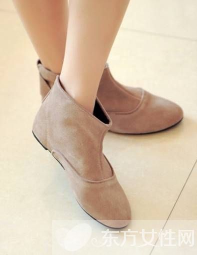 冬季时尚短靴搭配 彰显出多样化的潮范