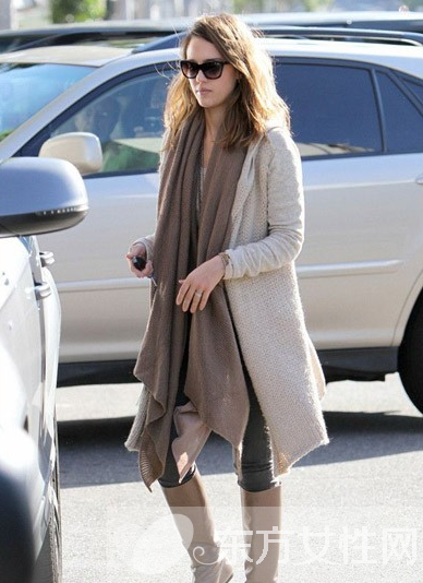 街拍潮人围巾搭配法则 几种搭法让你星味十足