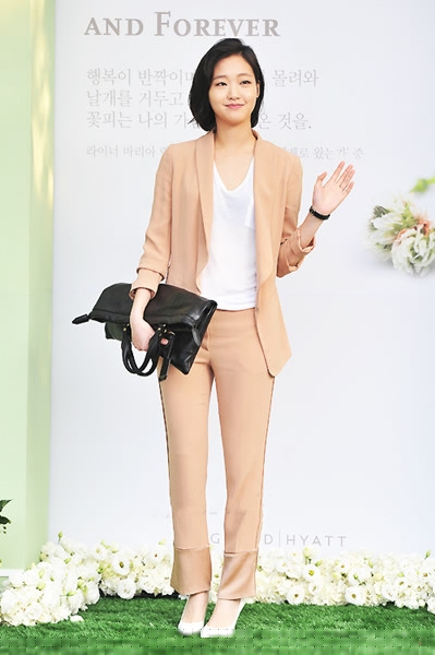 韩国时尚手拿包 这些包包堪称百搭圣品