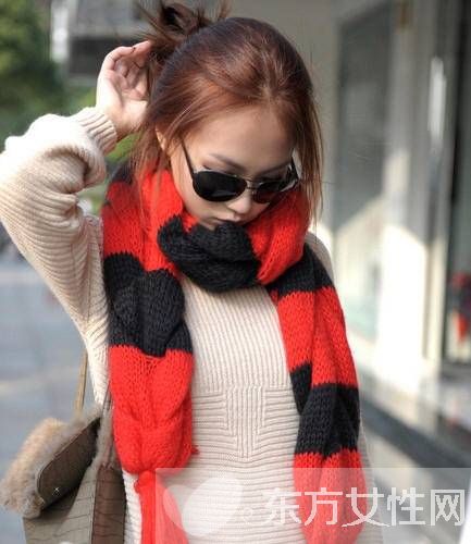 红色围巾搭配法则 对单调沉闷的冬天say no