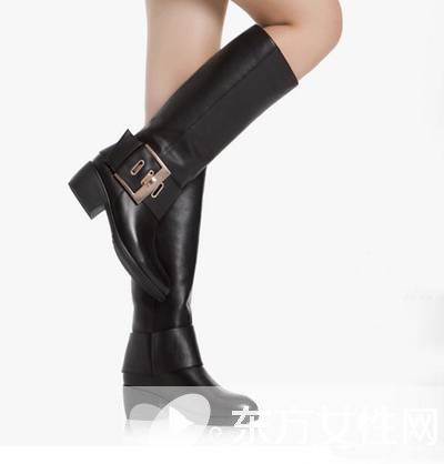 平跟高筒靴与坡跟高筒靴搭配 凸显你的优雅腿部曲线