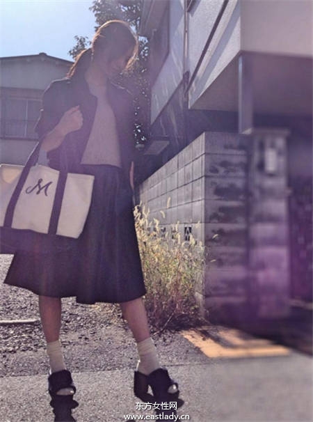 毛毛鞋也可这么时尚 这样穿回头率百分百