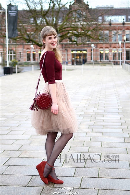 潮人都爱这种包 包包 圆一点 就多点时髦