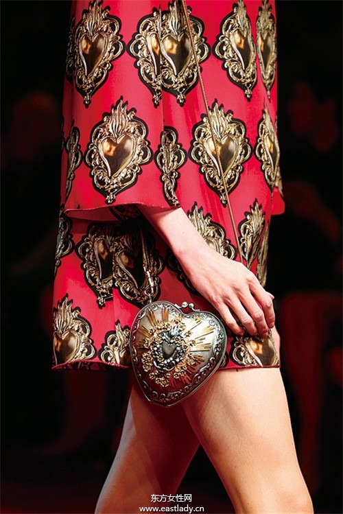 迷你女包绝对是春季时髦焦点