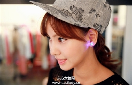 穿搭新宠儿 缤纷吸睛萤光鞋