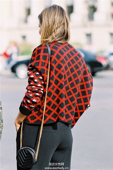 潮人都爱这种包 包包 圆一点 就多点时髦