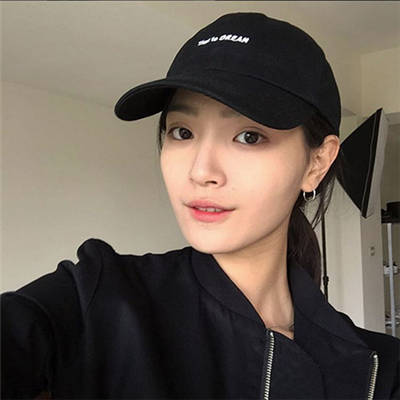 复古棒球帽强势回归 看日韩台女星如何穿搭