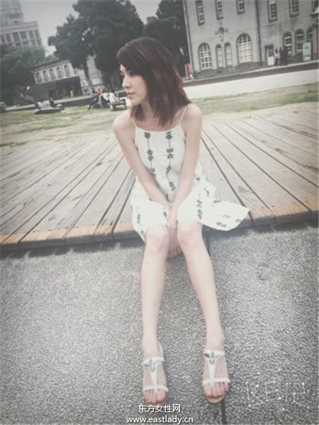 今年凉鞋这样穿 跟明星学穿凉鞋做时尚潮人