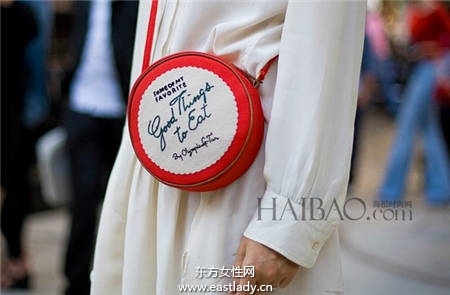 潮人都爱这种包 包包 圆一点 就多点时髦