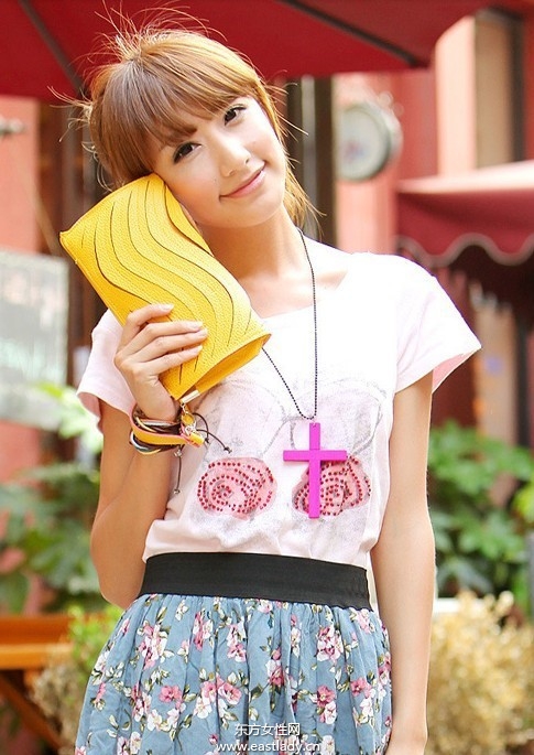 简约实用手拿包出席公共活动不错的选择