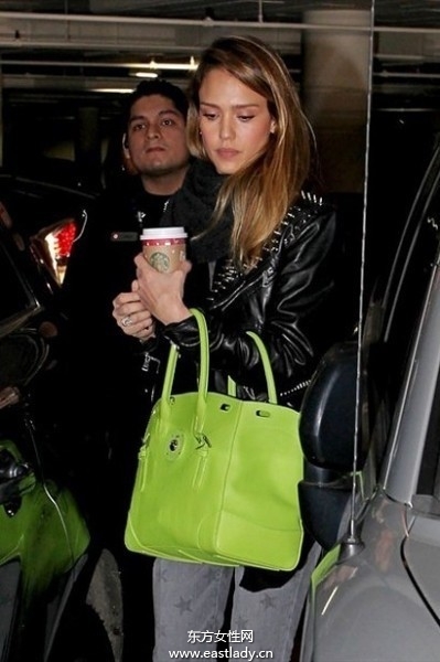 时尚风格女士手袋外出好心情