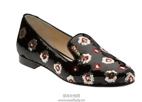 精致甜美平底鞋彰显青春少女的活泼气质