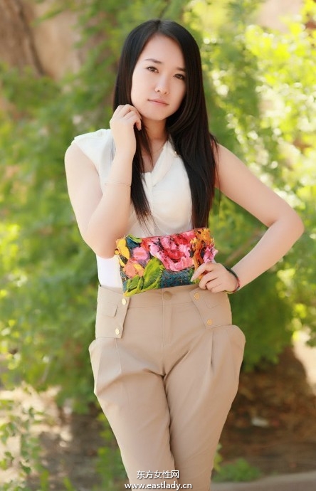 简约实用手拿包出席公共活动不错的选择