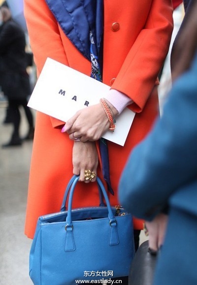 街拍欧美达人时髦包包提高回头率