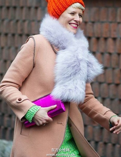 街拍欧美达人时髦包包提高回头率