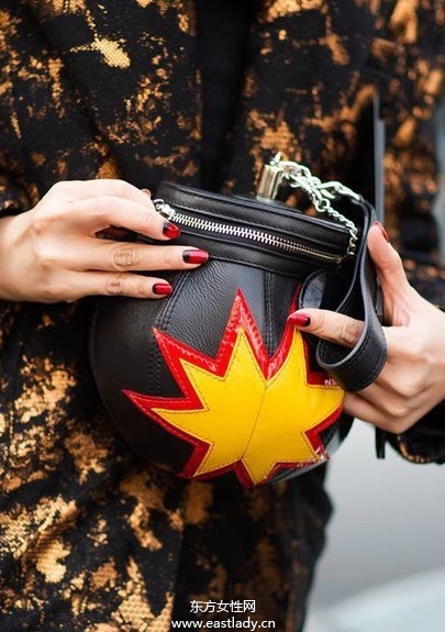 街拍欧美达人时髦包包提高回头率