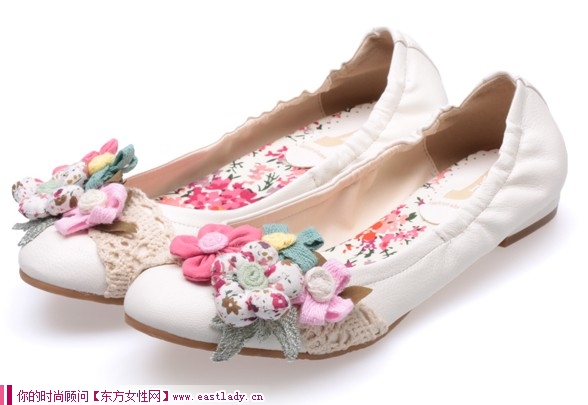 秋季新款休闲鞋 舒适的平跟设计走起路来既舒服又享受