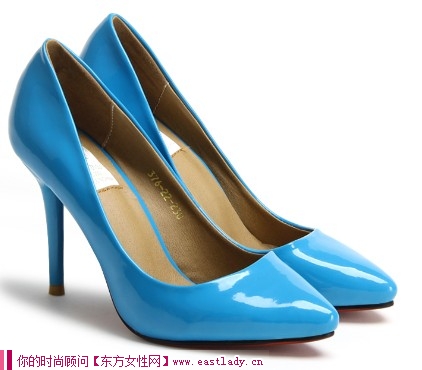 尖头时尚高跟鞋 让你的味道与众不同