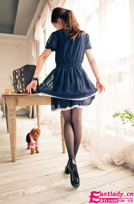 穿上漆皮圆头防水厚底松糕鞋 你就是女王