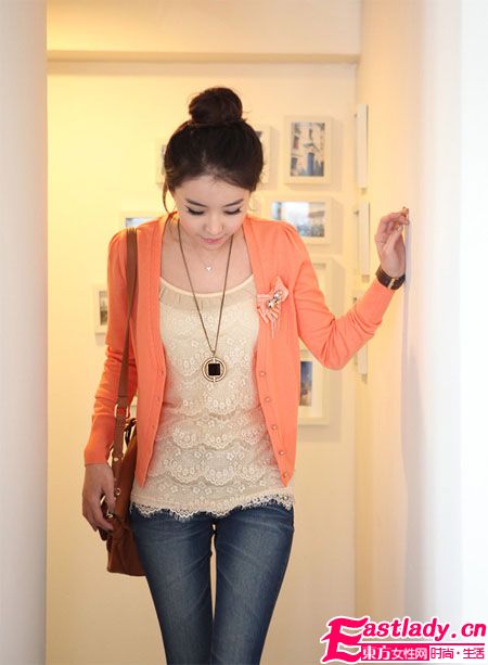 韩版蕾丝吊带衫搭配修身牛仔裤 让人更显苗条性感