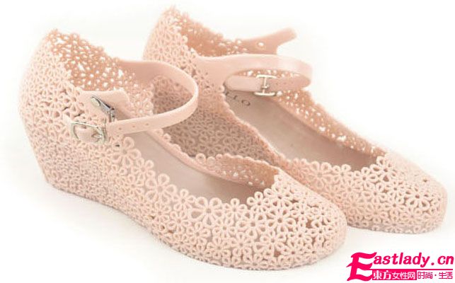 2012新款镂空鸟巢网状塑胶凉鞋 穿出时尚突出个性