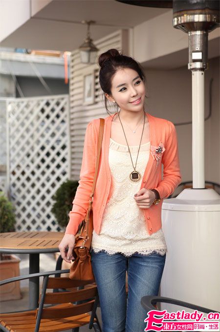 韩版蕾丝吊带衫搭配修身牛仔裤 让人更显苗条性感