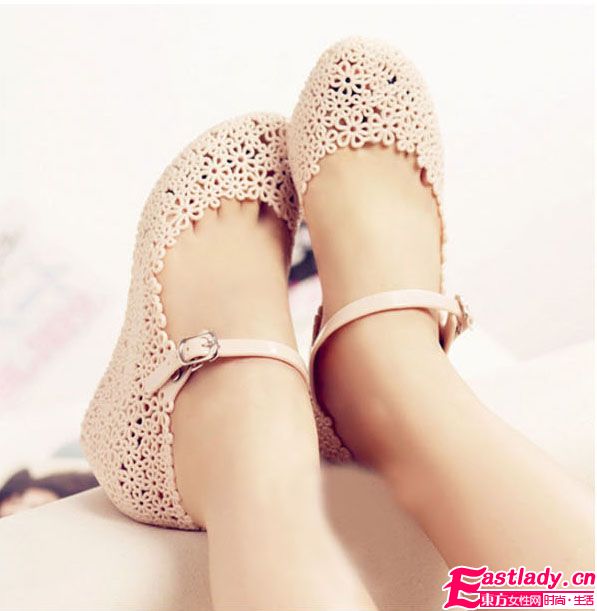 2012新款镂空鸟巢网状塑胶凉鞋 穿出时尚突出个性