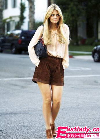 性感短靴上阵 明星齐秀美腿