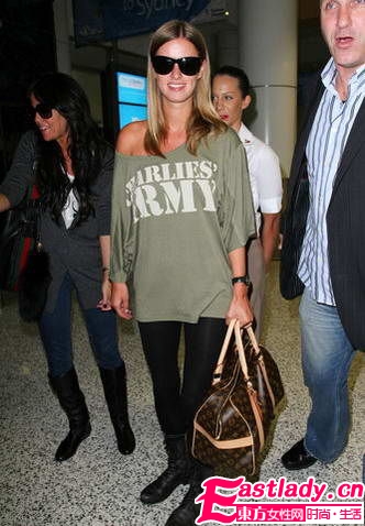 性感短靴上阵 明星齐秀美腿