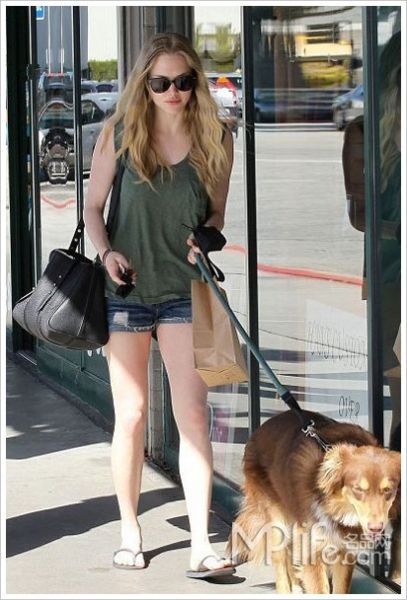 众多明星追捧的小背心 清凉有绝招