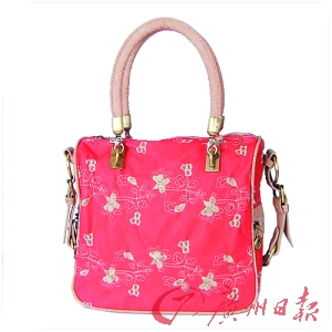 2011夏季包包必备流行元素 成为夏季潮包达人
