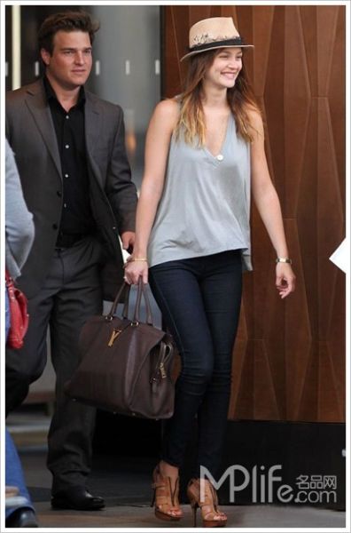 众多明星追捧的小背心 清凉有绝招