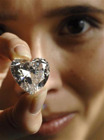 奢侈品洛世奇水晶紧身连衣裙 你肯为她买单吗