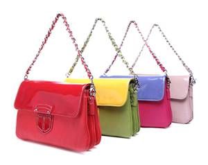 范冰冰多层印花包包 增添俏皮与随性