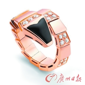 女人时尚追求无止境 用珠宝配饰点亮衣橱