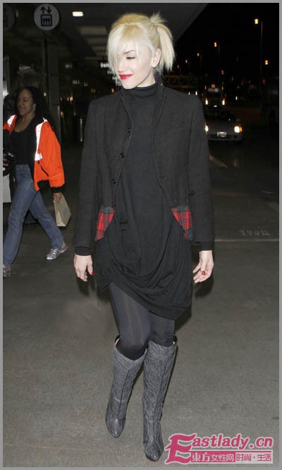 明星流行穿黑衫 扮靓早春不出错