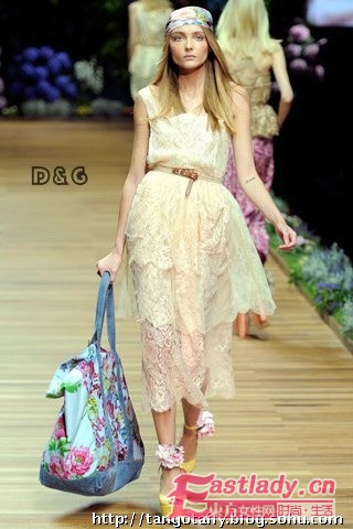 2011春夏蕾丝裙新品发布 打造优雅女人味