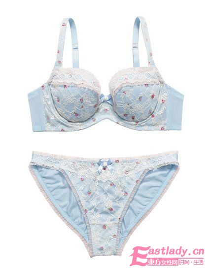 蜜桃派内衣凸显女孩们的甜美性感